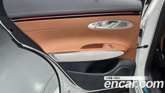 Genesis GV70 — Фото автомобиля 13