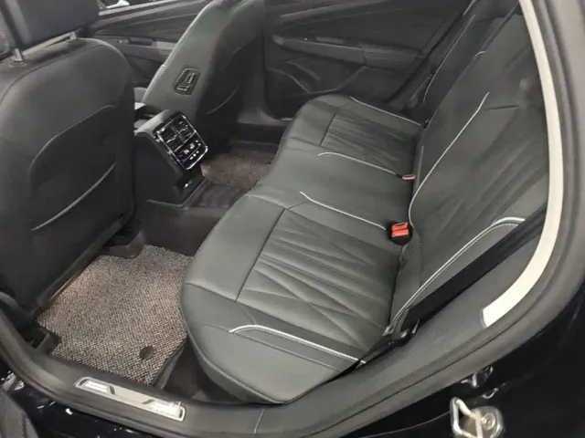 Volkswagen Passat — Фото автомобиля 16