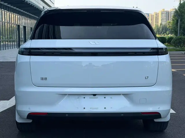 Li Auto L7 — Фото автомобиля 5