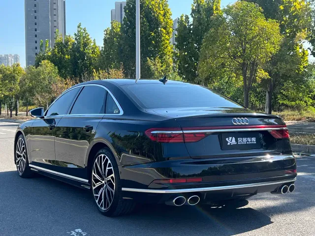 Audi S8 — Фото автомобиля 7