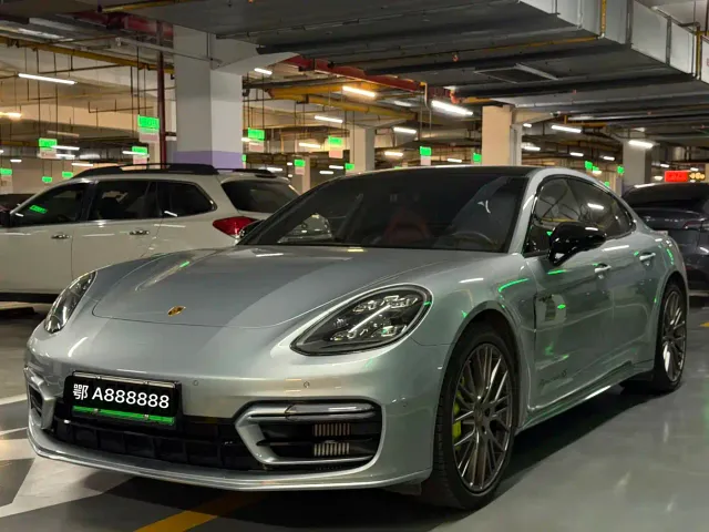 Фотография автомобиля — Porsche Panamera