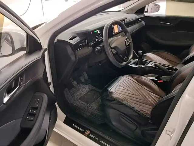 Roewe i5 — Фото автомобиля 15