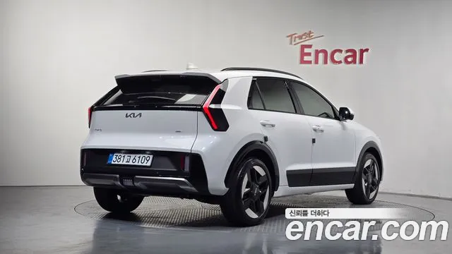 Kia Niro Signature — Фото автомобиля 2