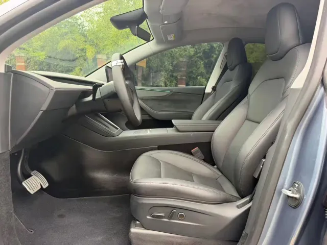 Tesla Model Y — Фото автомобиля 5