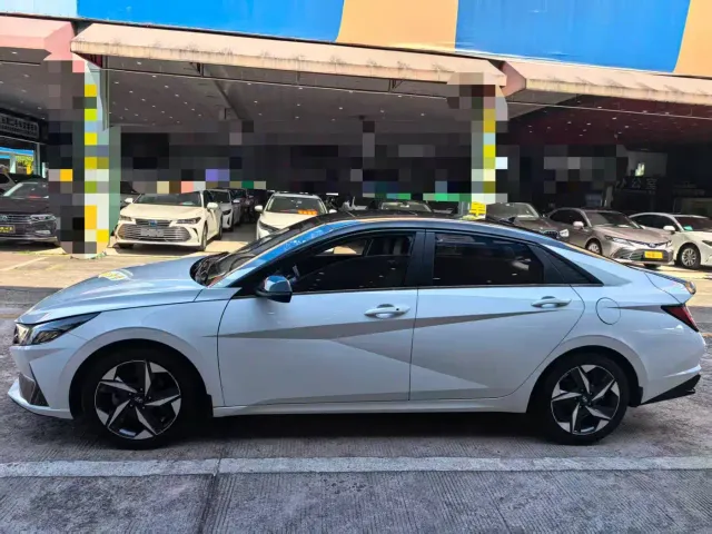 Hyundai Elantra — Фото автомобиля 4