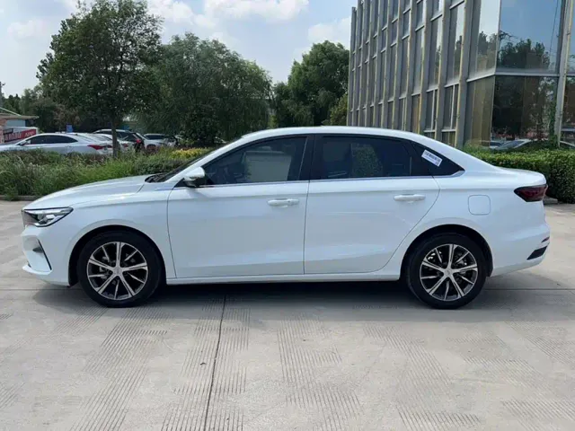 Geely Emgrand — Фото автомобиля 14