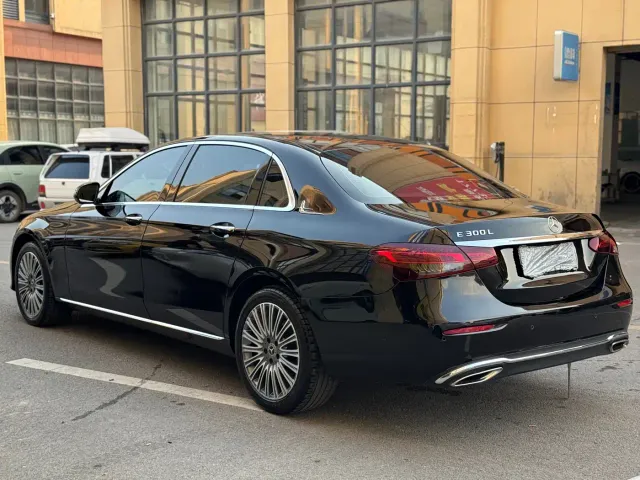 Mercedes-Benz E-Class — Фото автомобиля 16