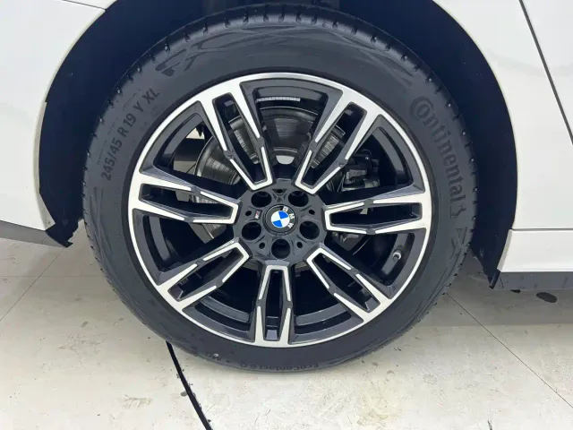 BMW 5 Series — Фото автомобиля 15