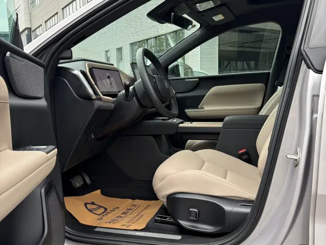 Volvo XC70 Plug-in Hybrid — Фото автомобиля 6