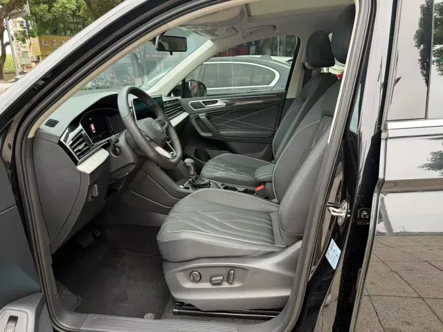 Volkswagen Tiguan L — Фото автомобиля 4