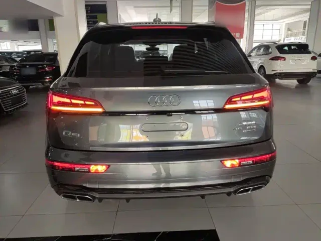 Audi Q5L — Фото автомобиля 5
