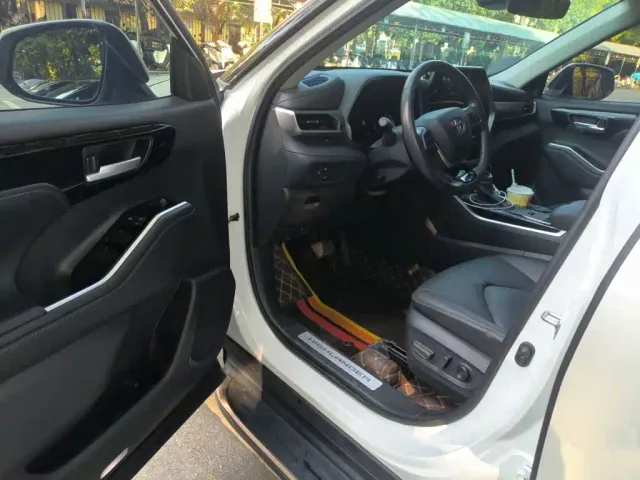 Toyota Highlander — Фото автомобиля 12