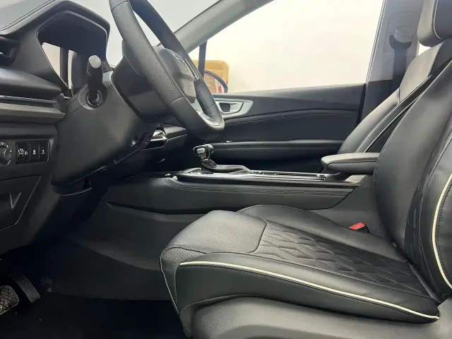 Wuling Jiachen — Фото автомобиля 8