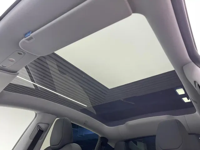 Tesla Model Y — Фото автомобиля 14