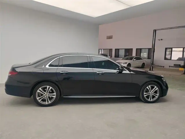 Mercedes-Benz E-Class — Фото автомобиля 7