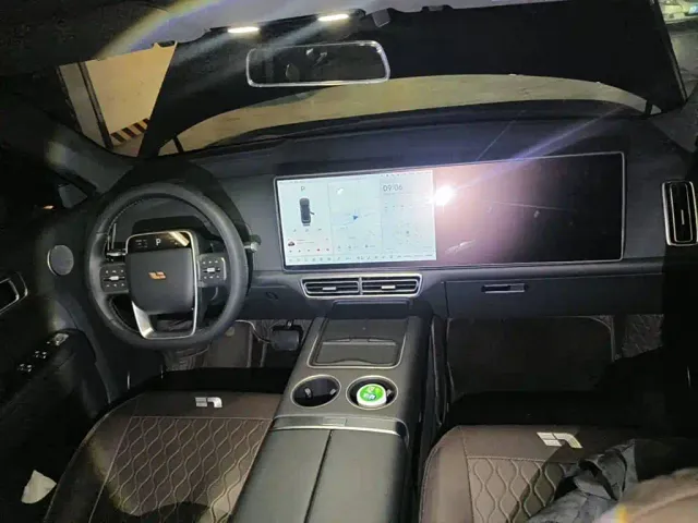 Li Auto L8 — Фото автомобиля 12