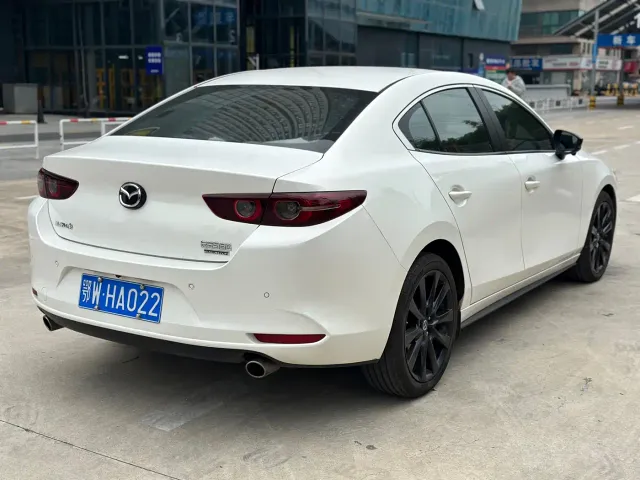 Mazda Axela — Фото автомобиля 2