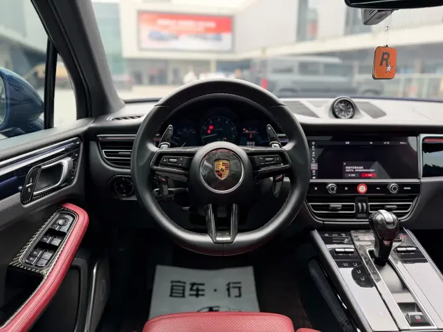 Porsche Macan — Фото автомобиля 12