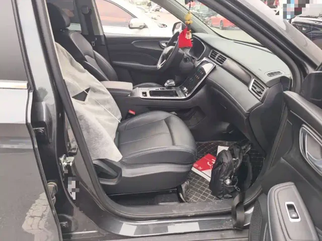 Roewe Roewe RX5 2025 PLUS 330TGI Auto Trend-Setting Smart Edition — Фото автомобиля 8