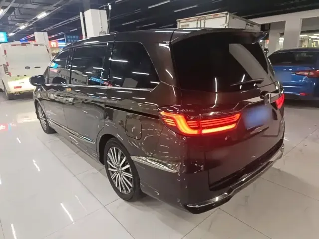 Honda Elysion — Фото автомобиля 4