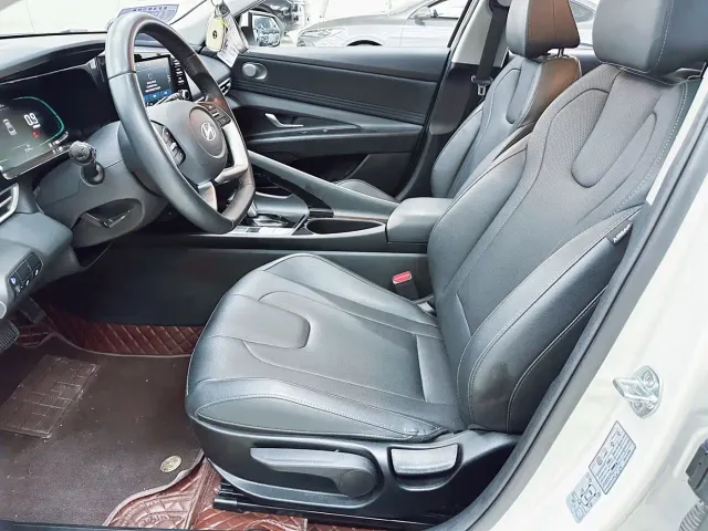 Hyundai Elantra — Фото автомобиля 7