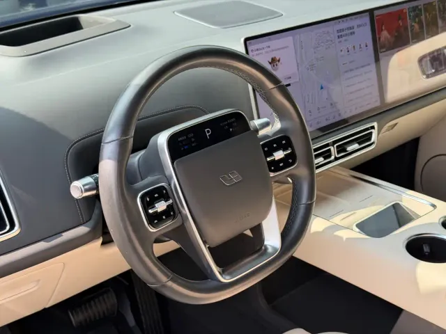 Li Auto L8 — Фото автомобиля 19