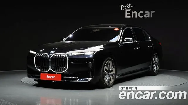 Фотография автомобиля — BMW i7 G70