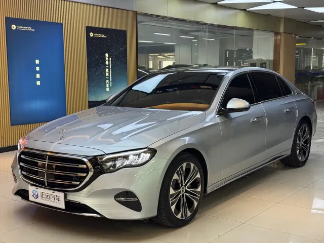 Фотография автомобиля — Mercedes-Benz E-Class