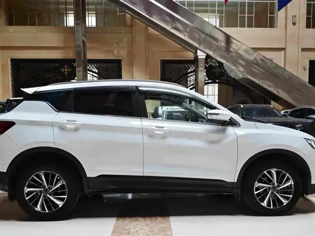 Geely Binyue — Фото автомобиля 12