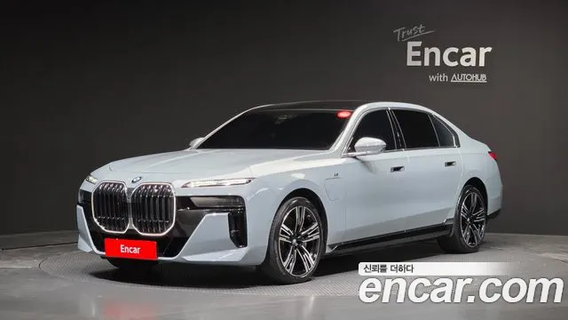 Фотография автомобиля — BMW 7 Series G70