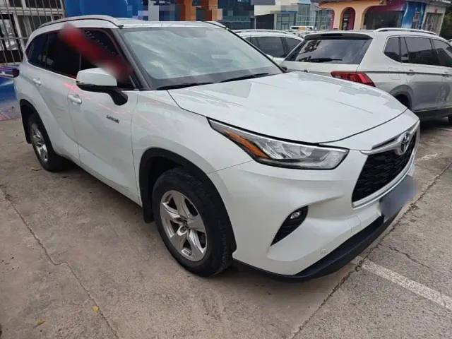 Toyota Highlander — Фото автомобиля 3