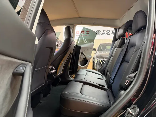 Tesla Model Y — Фото автомобиля 7