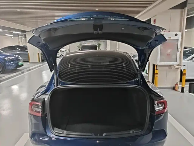 Tesla Model 3 — Фото автомобиля 18