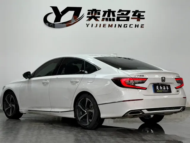 Honda Accord — Фото автомобиля 10