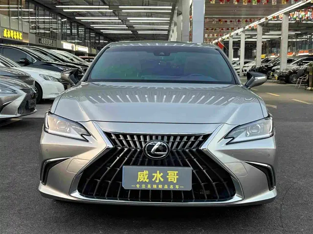 Lexus ES — Фото автомобиля 3
