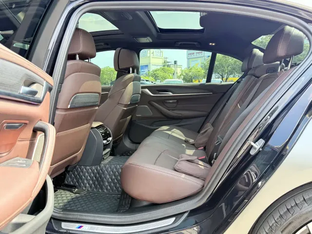 BMW 5 Series — Фото автомобиля 19