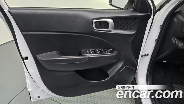 Hyundai Venue — Фото автомобиля 13
