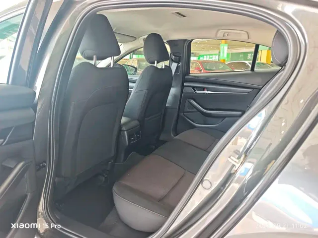 Mazda Axela — Фото автомобиля 5