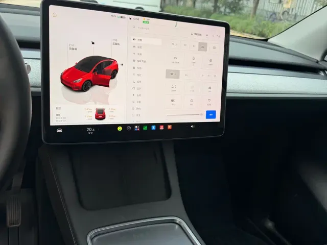 Tesla Model Y — Фото автомобиля 18