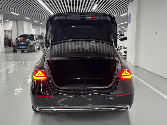Mercedes-Benz E-Class — Фото автомобиля 17