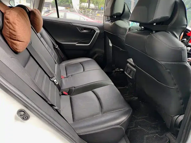 Toyota RAV4 — Фото автомобиля 11