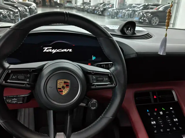 Porsche Taycan — Фото автомобиля 5