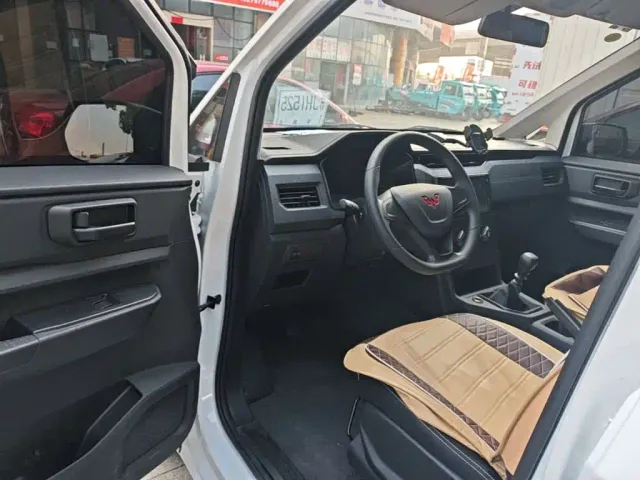 Wuling Hongguang Plus — Фото автомобиля 15