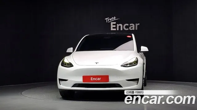 Tesla Model Y — Фото автомобиля 3
