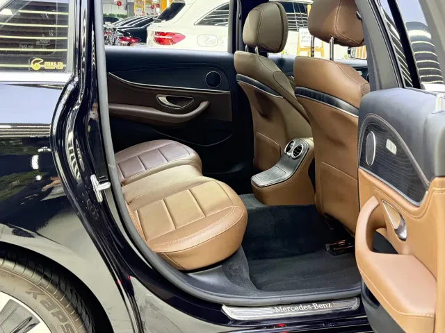 Mercedes-Benz E-Class — Фото автомобиля 17