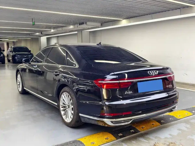 Audi A8 — Фото автомобиля 19