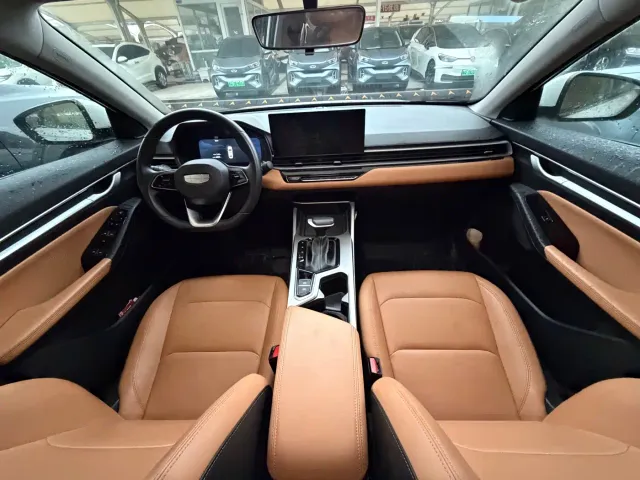 Geely Emgrand — Фото автомобиля 10