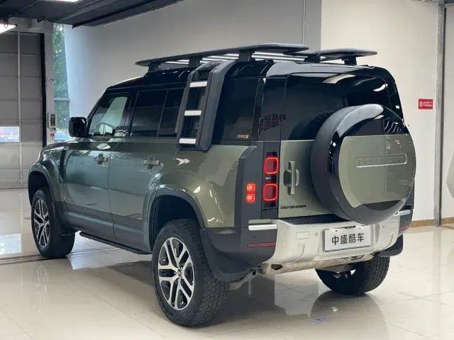 Land Rover Defender — Фото автомобиля 28