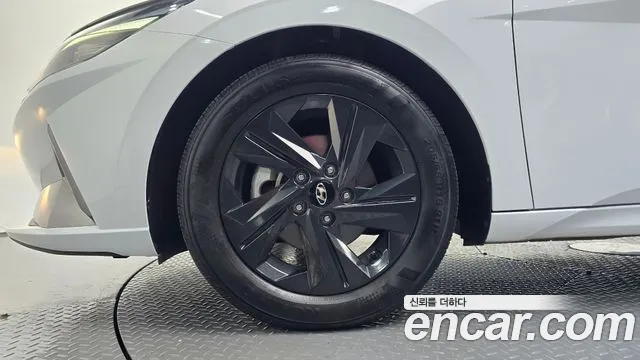 Hyundai Avante CN7 — Фото автомобиля 5