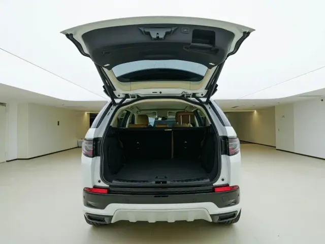 Land Rover Discovery Sport — Фото автомобиля 8